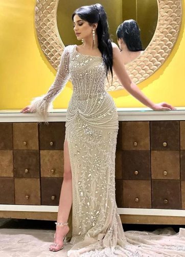 SERENE HILL Customized 2025 Dubai Nude One Shoulder Luxury Beaded Feathers Slit